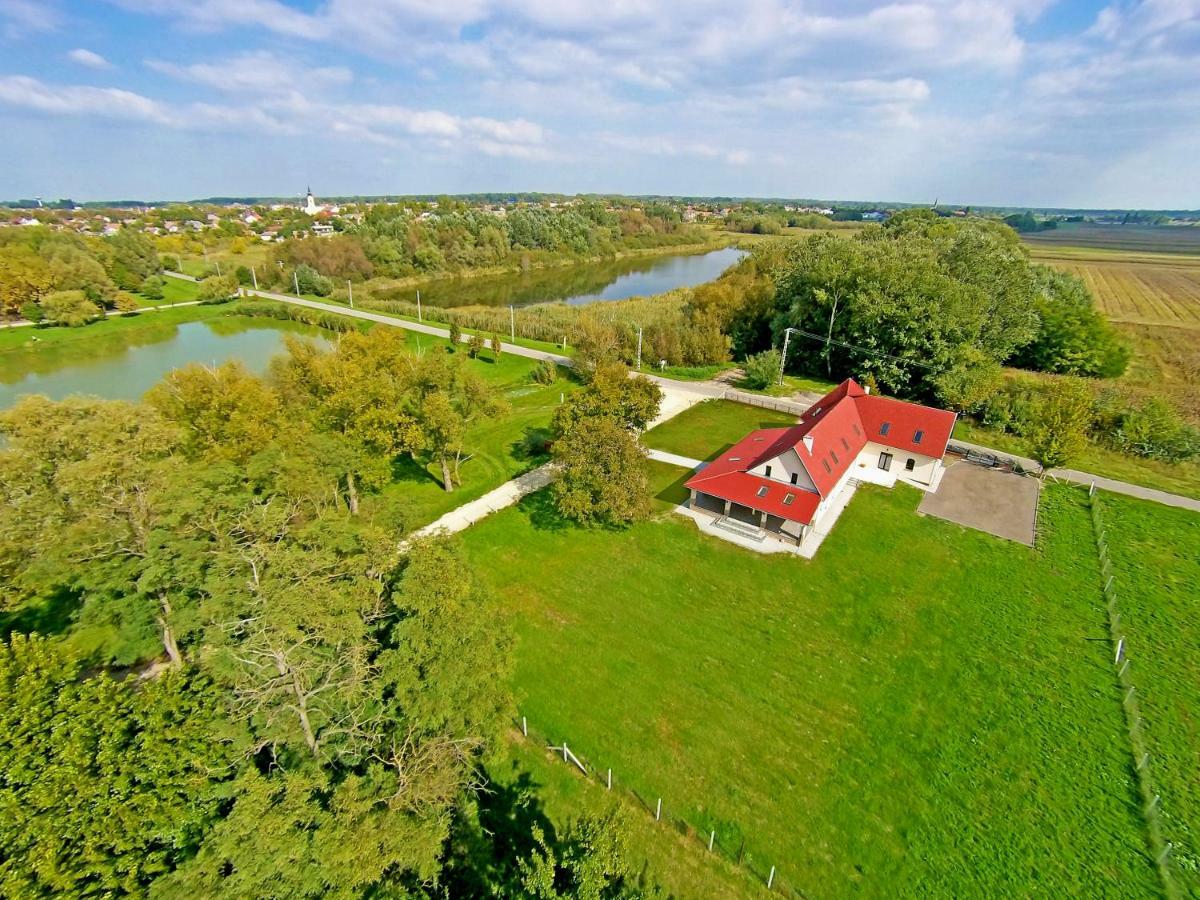 Tiszavilag Pihenohaz Hotel Tiszakécske Exterior photo
